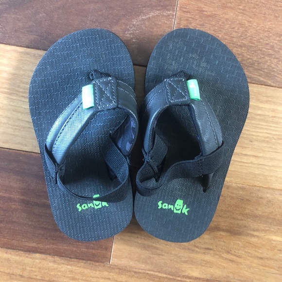 Sanuk Flip Flops - Picture 2 of 5